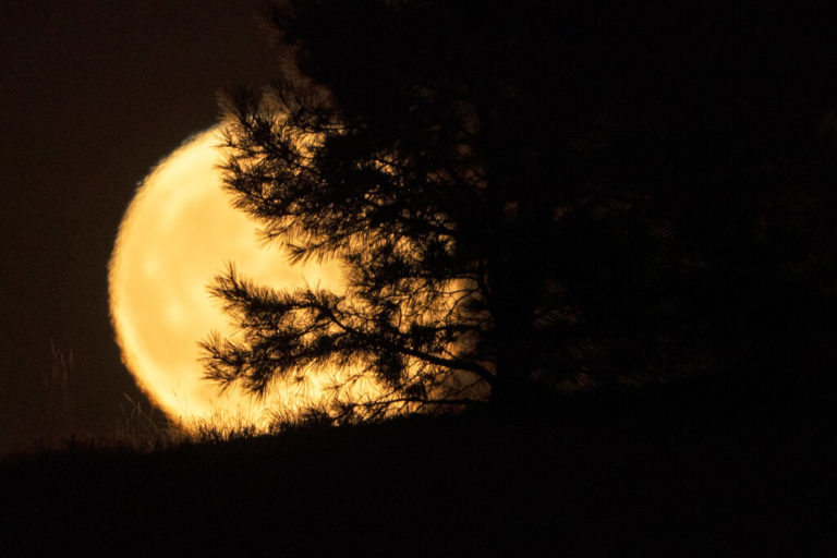 Πώς επηρεάζει η Σελήνη τον καιρό στη Γη