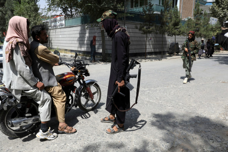 Θηριωδίες από τους Ταλιμπάν — Νεκροί από ποδοπάτημα – Αγνοούνται παιδιά