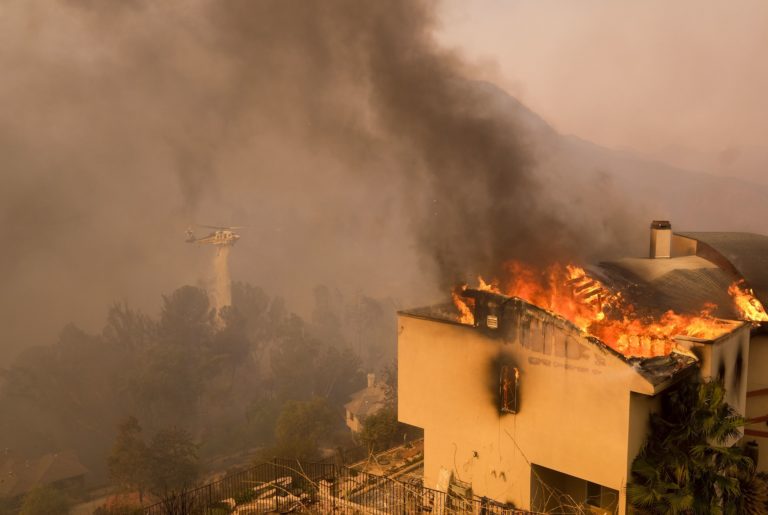 ΗΠΑ: Νέες εντολές εκκένωσης καθώς η πυρκαγιά Ντίξι καίει μεγάλες εκτάσεις στην Καλιφόρνια