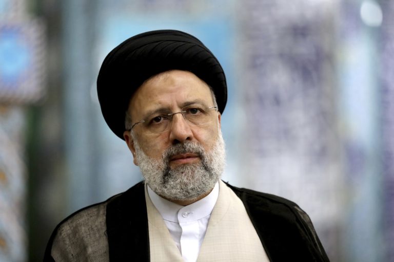 Ο πρόεδρος του Ιράν παρουσίασε μια συντηρητική κυβέρνηση, που αποτελείται αποκλειστικά από άνδρες