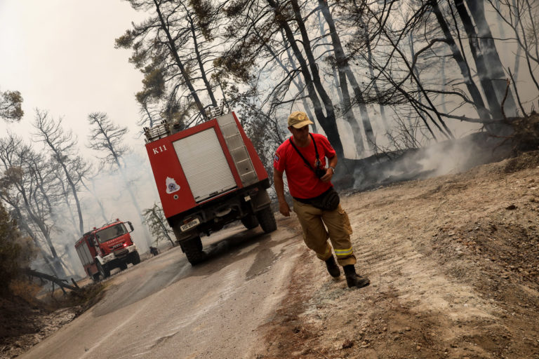Aσταμάτητη η φωτιά στη βόρεια Εύβοια – Νέα αναζωπύρωση στις Κεχριές