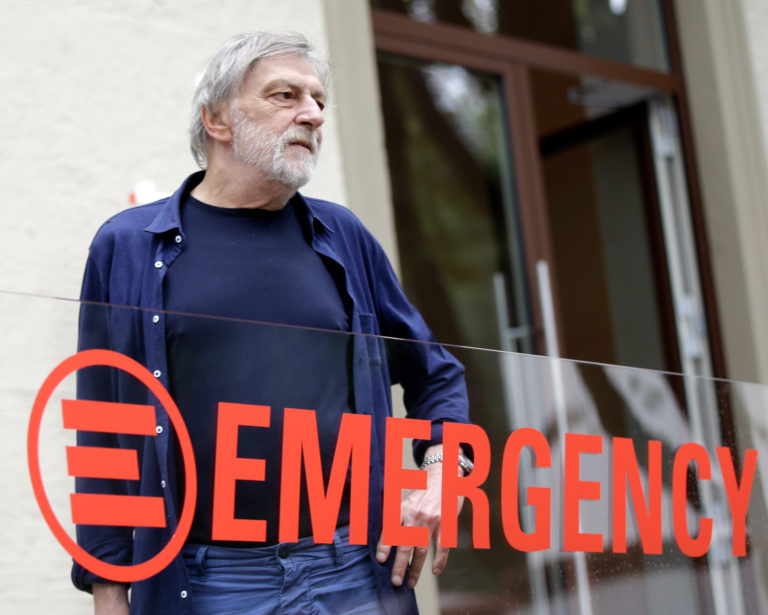 Ιταλία: Απεβίωσε ο θρυλικός Gino Strada, ιδρυτής της ανθρωπιστικής ΜΚΟ Emergency