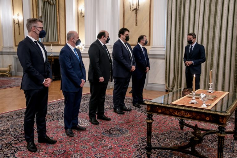 Τα κόμματα για την εσωτερική αναδιάταξη της κυβέρνησης