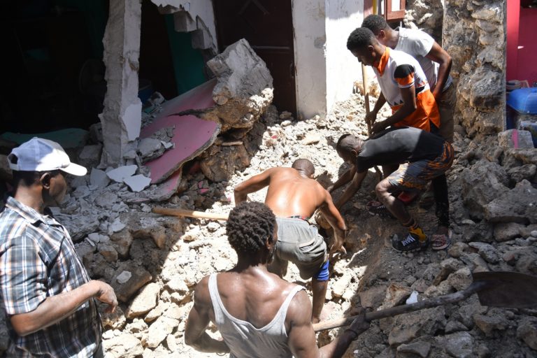 Αϊτή: Αυξάνεται ο τραγικός απολογισμός – 724 οι νεκροί από το σεισμό