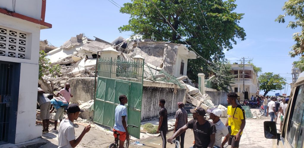 Αϊτή: Βαρύς απολογισμός 2.207 θυμάτων από τον σεισμό με εκατοντάδες αγνοούμενους και 12.000 τραυματίες