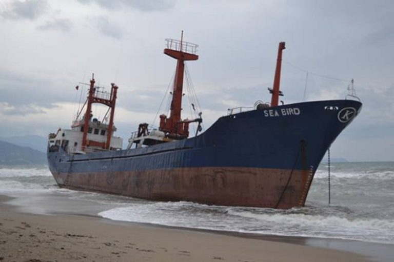 Βυθίστηκε φορτηγό πλοίο στο Μυρτώο πέλαγος – Σώοι οι ναυτικοί – Επί ποδός αντιρυπαντικά (video)