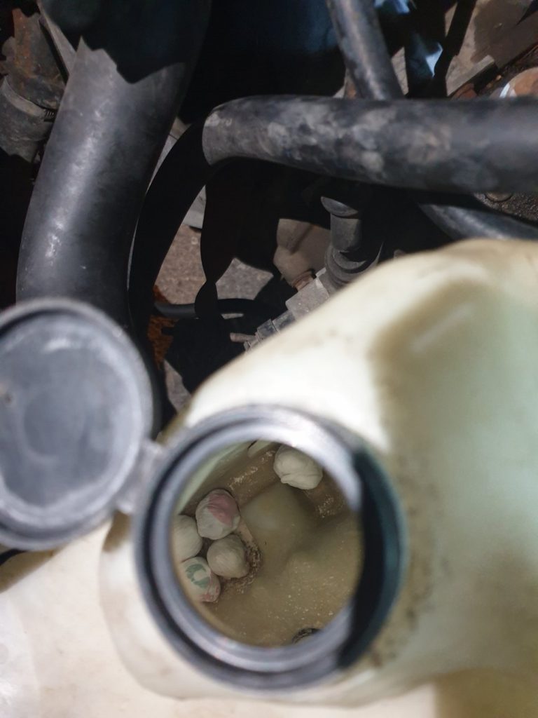 Ιωάννινα: Ηρωίνη σε δοχείο νερού υαλοκαθαριστήρων αυτοκινήτου