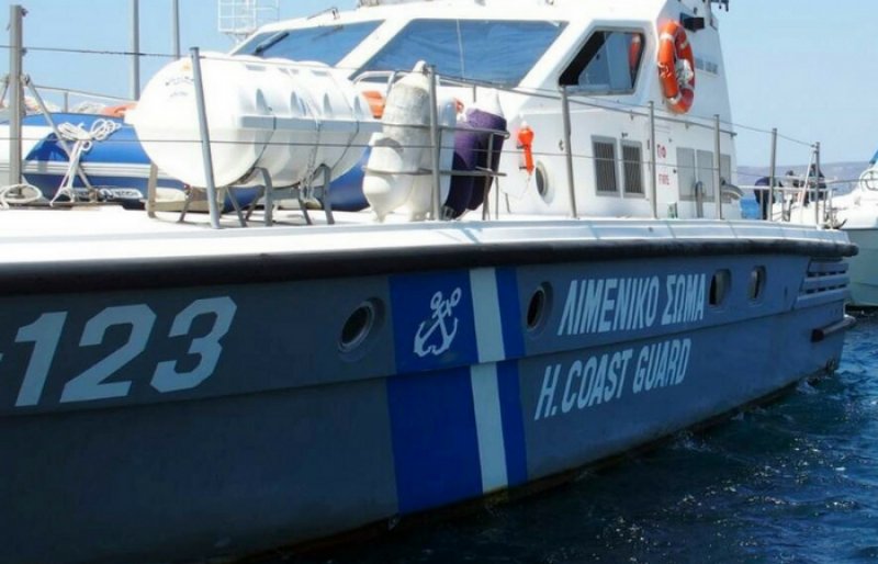 Προσάραξη φορτηγού πλοίου με σημαία Τουρκίας στο αμμώδη αβαθή στο Μαντούδι