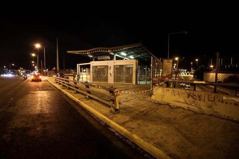 Παλλήνη: Αυτοκίνητο έπεσε σε στάση λεωφορείου – Ένας νεκρός, 5 τραυματίες