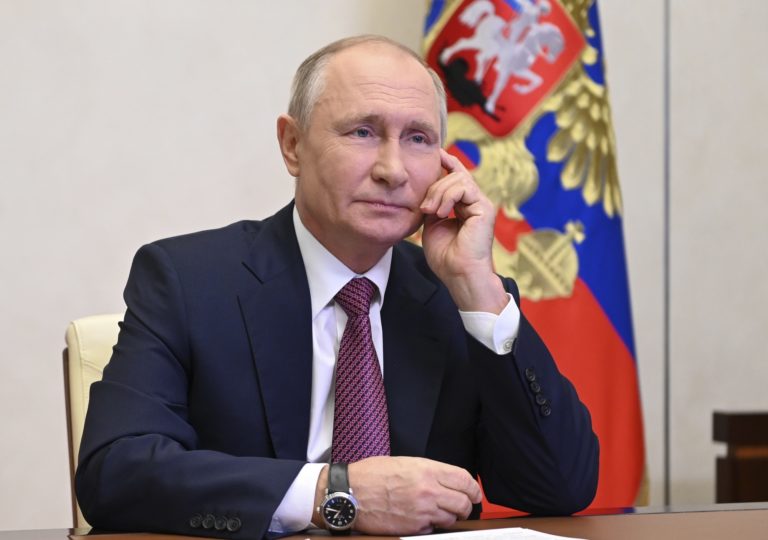 Βλ. Πούτιν: Η Ρωσία υπέρ της αυστηρής τήρησης των αρχών του Διεθνούς Δικαίου
