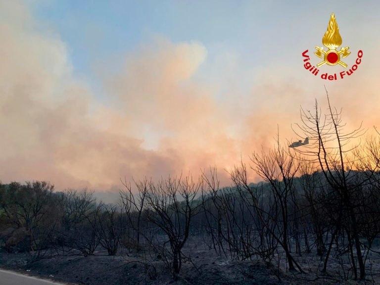 Ιταλία: Σε «ακραίο κίνδυνο πυρκαγιών» αναβαθμίζει τη Σαρδηνία η Πολιτική Προστασία