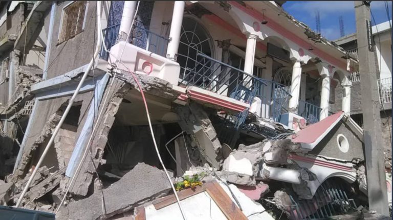 Αϊτή: Χαριστική βολή ο σεισμός των 7,2 Ρίχτερ – Εκατοντάδες νεκροί και αγνοούμενοι