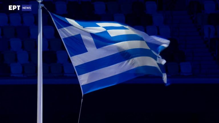 Βίντεο: Ανάκρουση του εθνικού ύμνου της Ελλάδας και έπαρση της σημαίας