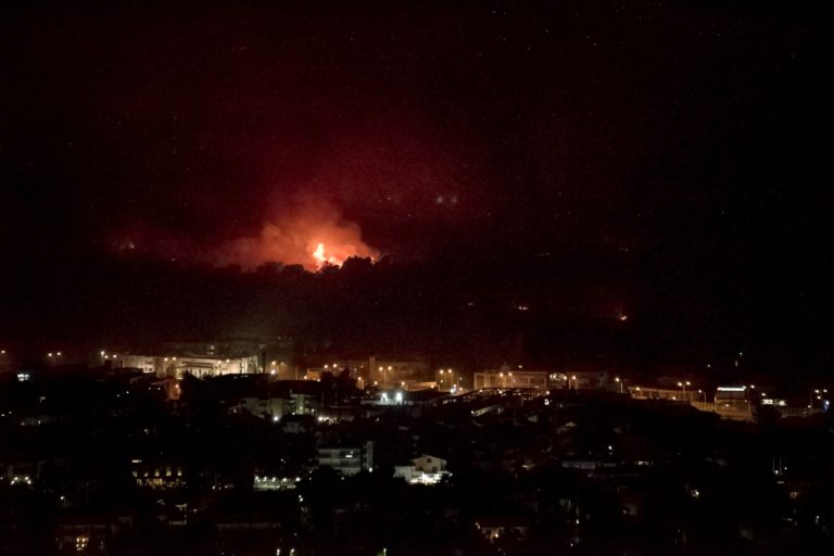 Live: Σε πολιορκία η ΒΑ Αττική – Ώρες αγωνίας σε Άγ. Στέφανο, Θρακομακεδόνες και Μαλακάσα