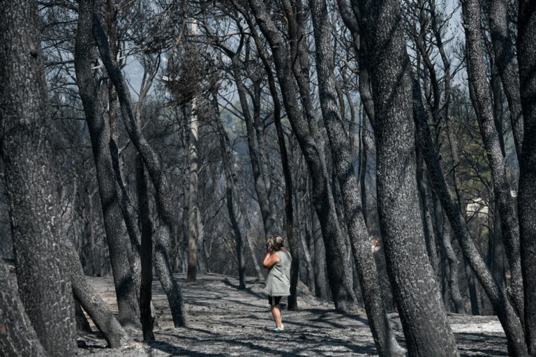Ψυχολογική στήριξη στους πυρόπληκτους στο 1110 – Ενεργοποιήθηκε η υπηρεσία από Περιφέρεια Αττικής & ΙΣΑ