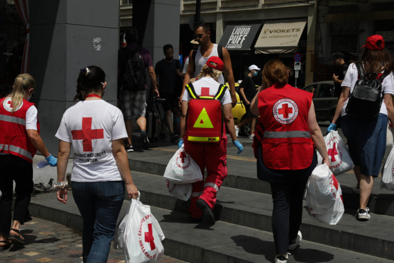 Προστασία των αστέγων από τον καύσωνα – Οδηγίες του υπουργείου Εργασίας προς τους Δήμους