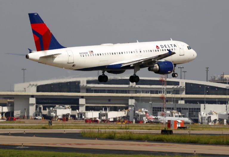Delta Air Lines: Προϋπόθεση ο πλήρης εμβολιασμός κατά της Covid-19 για νέες προσλήψεις