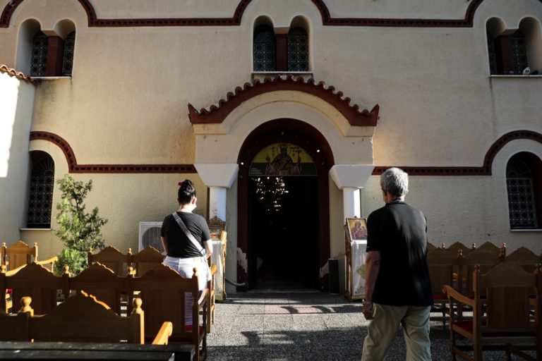 Εκκλησία στην Κρήτη μετατρέπεται σε εμβολιαστικό κέντρο – O π. Ανδρέας Καλιοντζάκης στην ΕΡΤ (video-audio) 