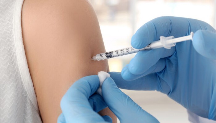 Ολλανδία: Επέτρεψαν σε 12χρονο να εμβολιαστεί παρά την αντίθεση του πατέρα του