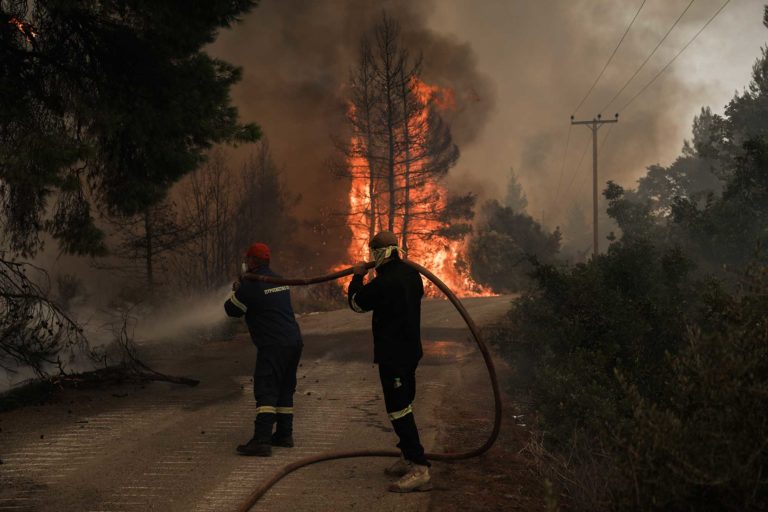 B. Εύβοια: Aναζωπύρωση στο Ασμήνιο  ―  Μήνυμα για εκκένωση (Live)