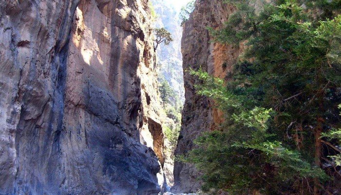 Χαμόγελα και ικανοποίηση για το άνοιγμα μετά από 17 ημέρες του φαραγγιού της Σαμαριάς