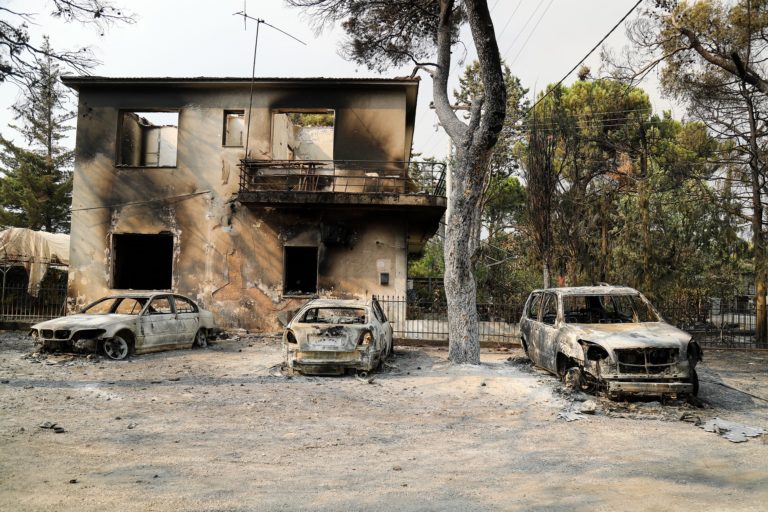 Υπ. Υποδομών: Απλούστευση και επιτάχυνση διαδικασιών για ιδιοκτήτες οχημάτων που επλήγησαν από τις πυρκαγιές