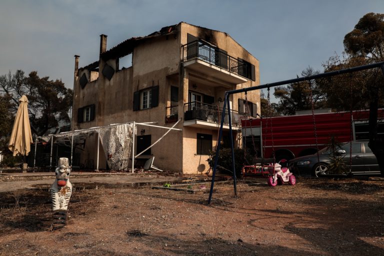 Αποκαρδιωτικές οι εικόνες στις καμένες περιοχές – Συγκλονίζουν οι μαρτυρίες κατοίκων στην ΕΡΤ