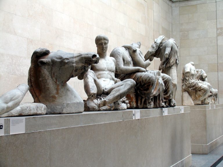Εικόνες εγκατάλειψης των γλυπτών του Παρθενώνα στο Βρετανικό Μουσείο (video)