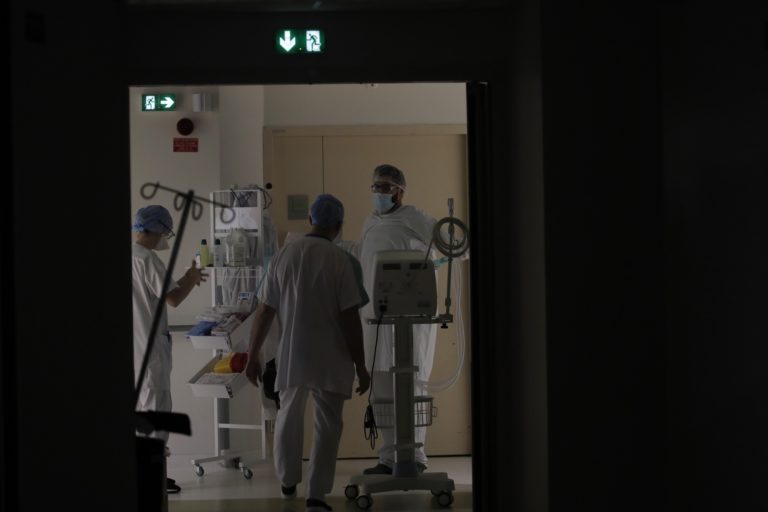 Γαλλία: Αυξήθηκε κατά 25% ο αριθμός των νοσηλευόμενων με Covid-19 μέσα σε 3 εβδομάδες