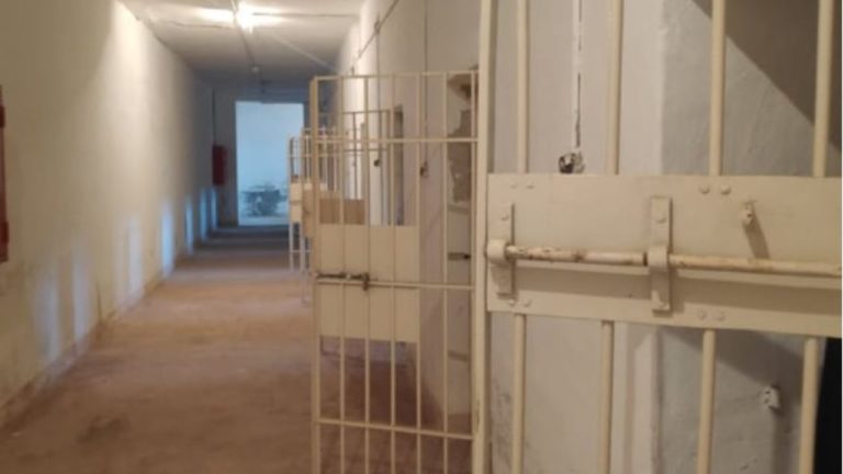 Αποκλειστικό: Η ΕΡΤ στα «κελιά των μελλοθάνατων» στις φυλακές Αγυιάς – Μετατρέπεται σε ψηφιακό μουσείο (video)