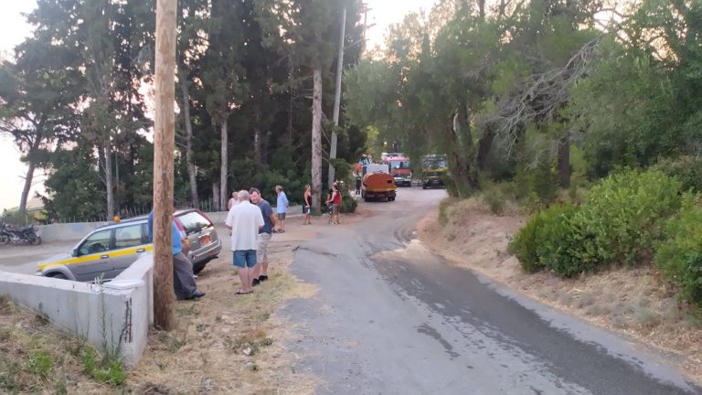 Κέρκυρα: Η άμεση επέμβαση της Πυροσβεστικής αποσόβησε τα χειρότερα στις Σιναράδες