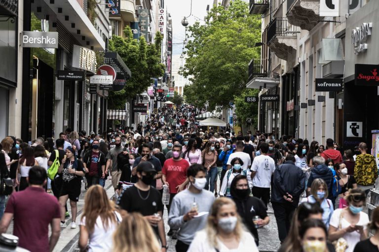 Συρρικνώνεται ο ελληνικός πληθυσμός – Κατά περίπου μισό εκατομμύριο μειώθηκαν οι Έλληνες σε μια δεκαετία (video)