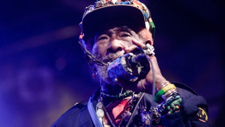 “Έφυγε” ο θρύλος και πρωτοπόρος της ρέγκε Lee “Scratch” Perry