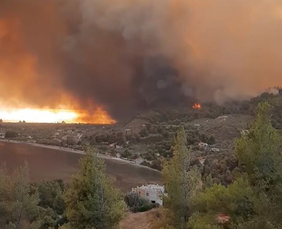 Η καταστροφή στη Λίμνη Ευβοίας και στις Ροβιές όπως την κατέγραψαν οι κάτοικοι (φωτογραφίες)