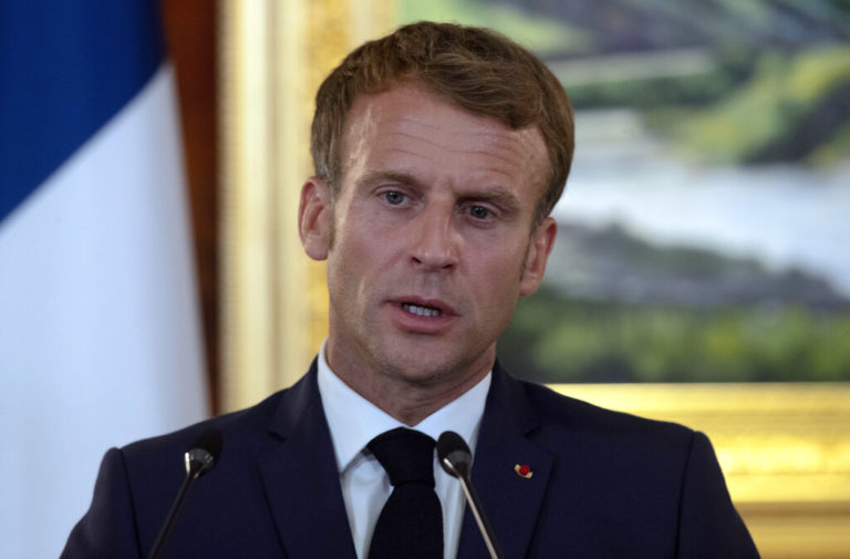 «Η Γαλλία δεν θα αφήσει τη Μάγχη να γίνει νεκροταφείο», δηλώνει ο Μακρόν