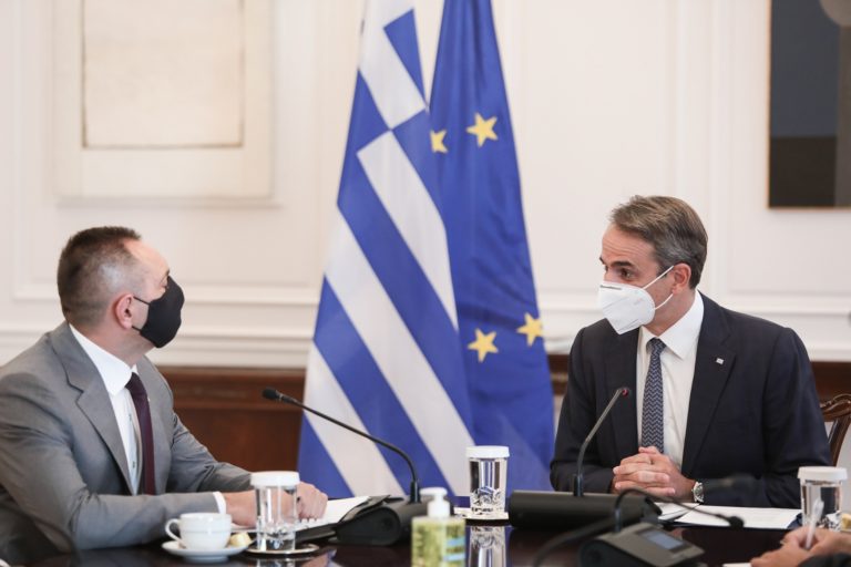 Συνάντηση Κ. Μητσοτάκη με τον Σέρβο Υπ. Εσωτερικών