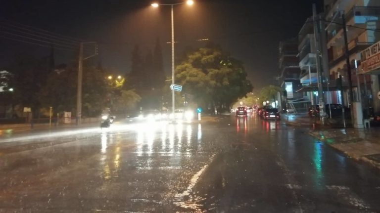 Δυνατό μπουρίνι σάρωσε Λάρισα και Βόλο
