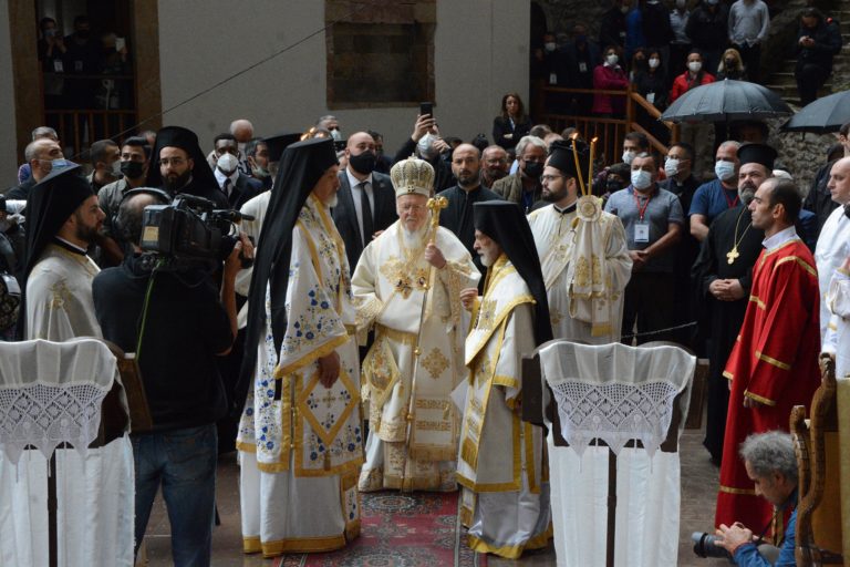 Από την Τήνο ως την Παναγία Σουμελά: Προσκύνημα στη σκιά της πανδημίας (video)