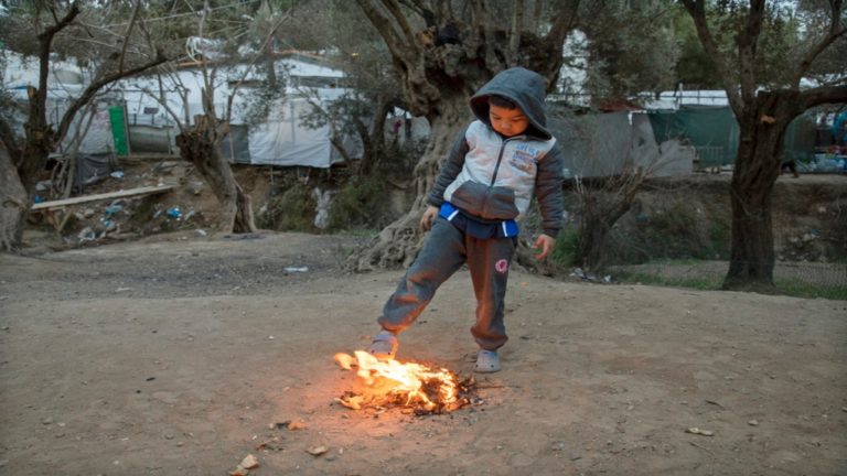 Το νησί της Λέσβου επίκεντρο στην έκθεση φωτογραφίας του Mathieu Pernot στο Εβραϊκό Μουσείο Βελγίου