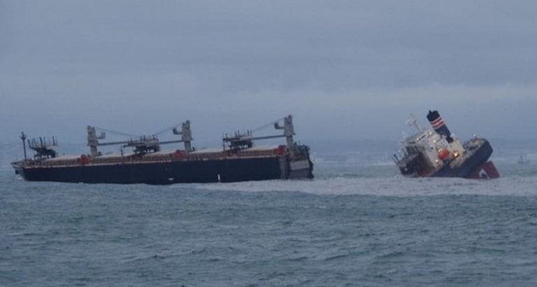 Ιαπωνία: Προσάραξη φορτηγού πλοίου – Διαρροή πετρελαίου