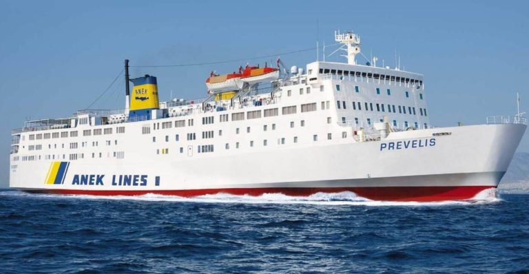 Πρόσκρουση πλοίου στο λιμάνι της Ανάφης – Ταλαιπωρία για 395 επιβάτες