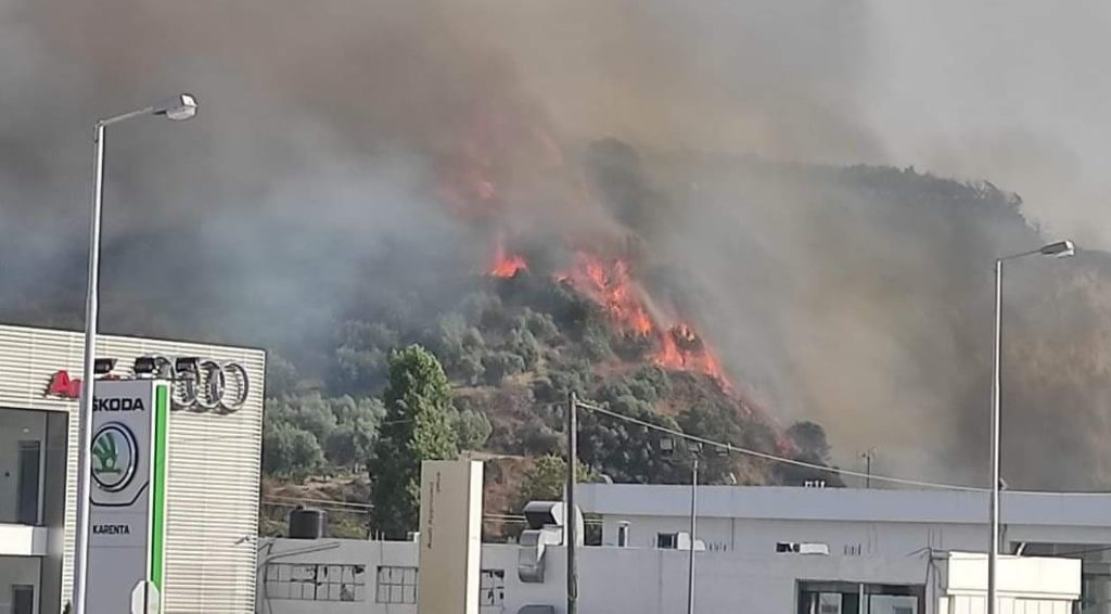 Πυρκαγιά απειλεί κατοικίες κοντά στο Ηράκλειο