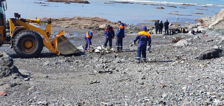 Ρωσία: Στα 137 μέτρα βάθος στη λίμνη Καμτσάκα εντοπίστηκε το ελικόπτερο που συνετρίβη – Σώθηκαν 8 αλλά καμία ελπίδα για τους υπόλοιπους (video)