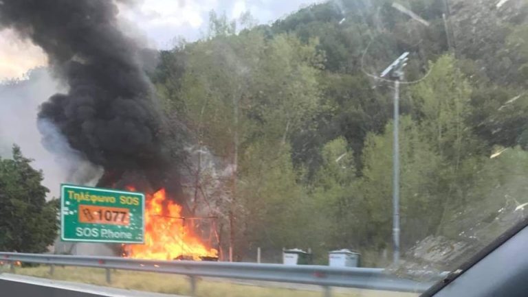 Σέρρες: Πρόλαβαν τη φωτιά στο φορτηγό πριν επεκταθεί στο δάσος