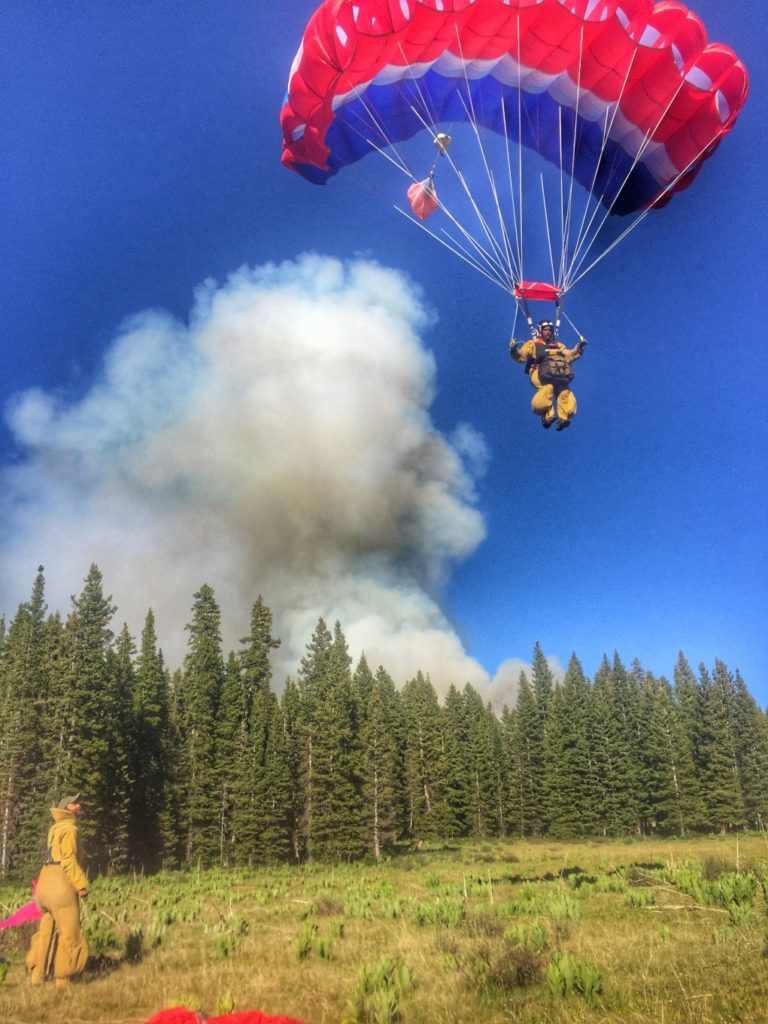 Smokejumpers: Οι «σούπερ ήρωες» της πυρόσβεσης