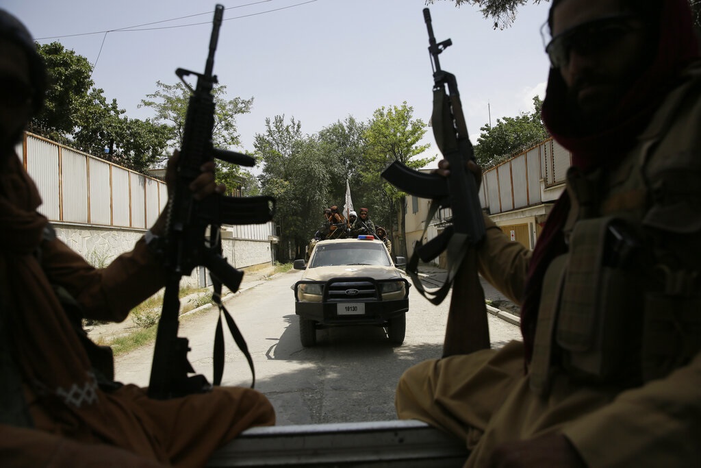Οι Ταλιμπάν απειλούν να αναθεωρήσουν την πολιτική τους έναντι των ΗΠΑ, μετά την κατάσχεση αφγανικών πόρων