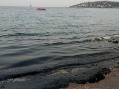 Συλλήψεις από το λιμεναρχείο Βόλου για ρύπανση της θάλασσας