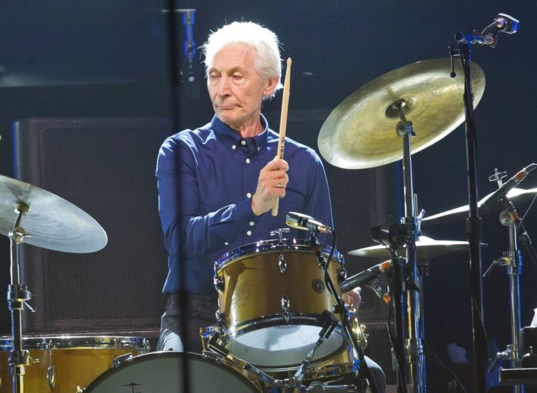 Μεγάλο αφιέρωμα του Γιάννη Πετρίδη για τον Charlie Watts στο Πρώτο: Θα κρατήσω την ίδια στάση με τον Jagger και τον Richards (audio)