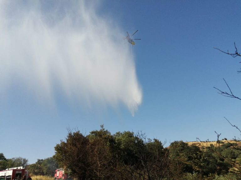 Φωτιά σε χωριό του Ηρακλείου Κρήτης — Σηκώθηκε ελικόπτερο