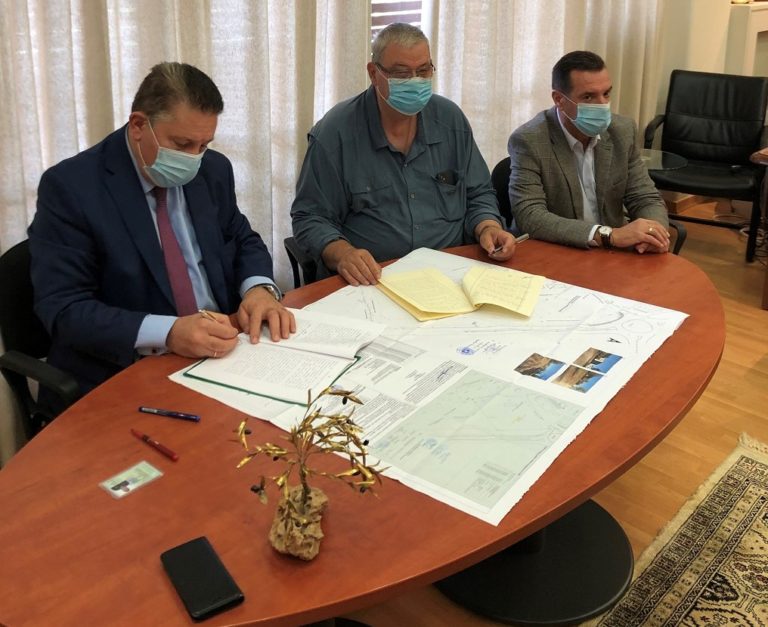 Υπογραφές για παραχώρηση του στρατοπέδου «Παπακώστα» στην Άρτα